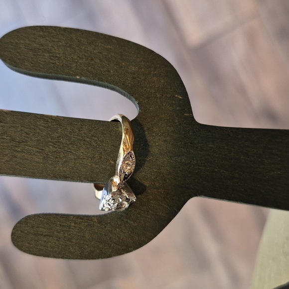 Vintage Soft Gold Tone Engagement Ring Everyday Ring, Size 4.5 - Picture 3 of 15